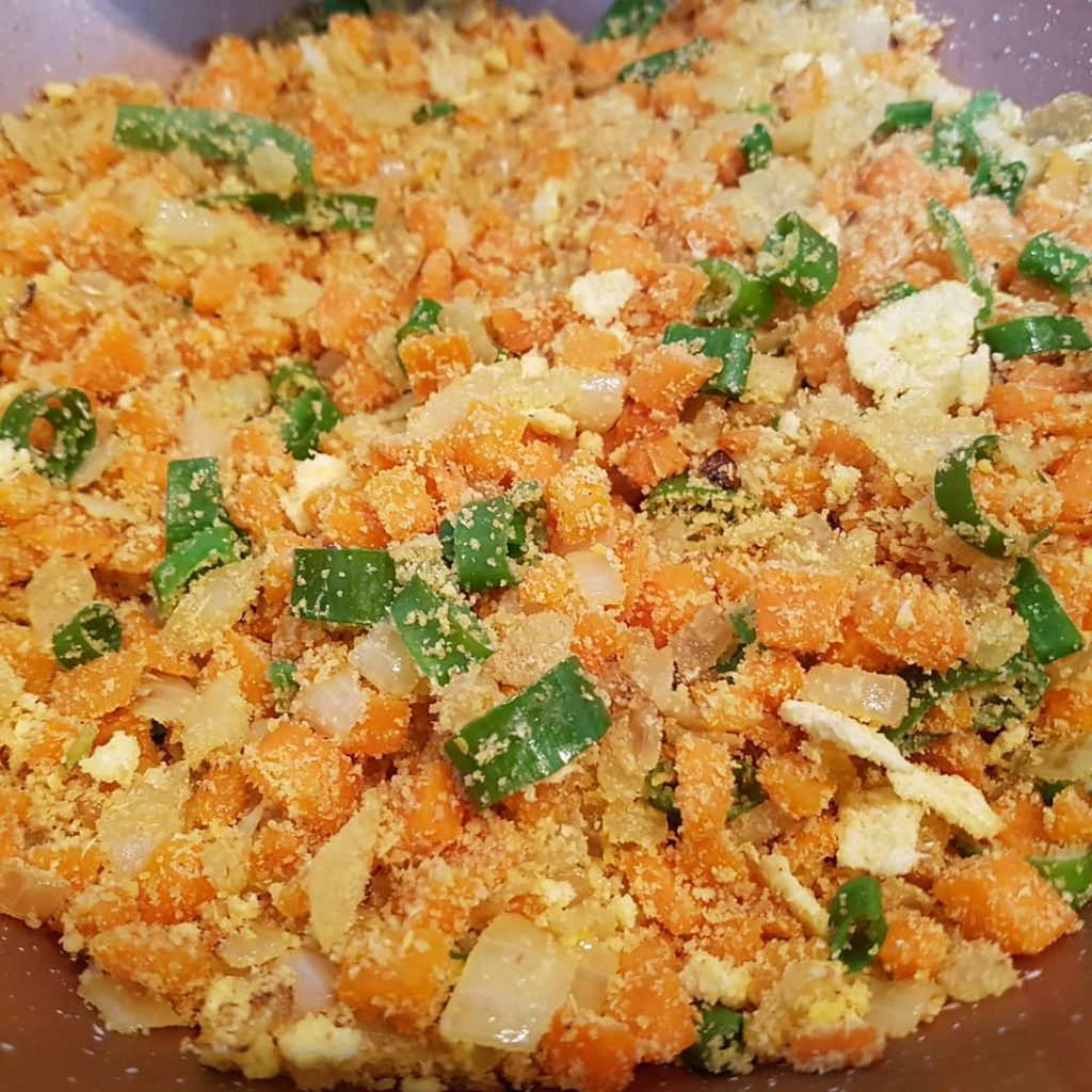 como fazer farofa de cenoura